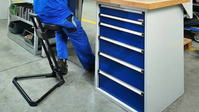 Sgabelli Da Officina : Sgabelli e sostegni per lavorare in piedi sgabelli